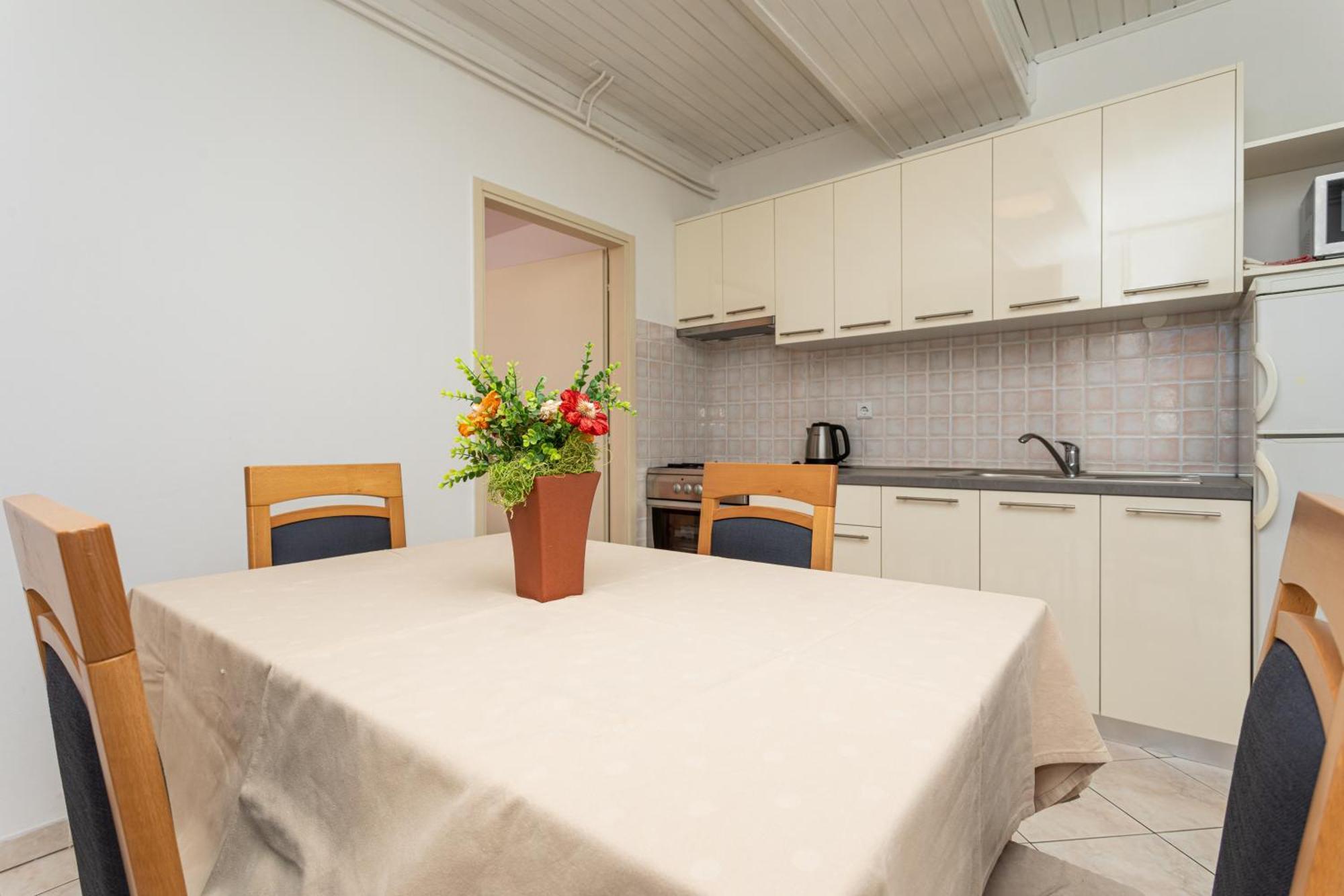 Apartments Villa Ana Krk Town Habitación foto